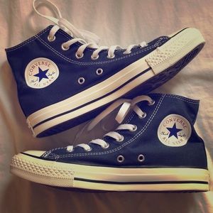 Brand New Never Worn Women’s Converse Size 7
